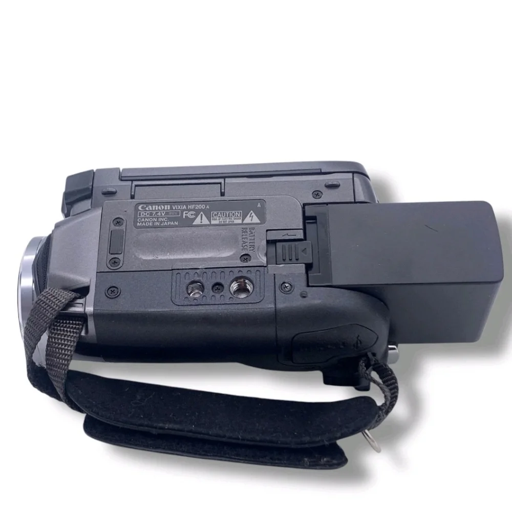 Canon VIXIA HF R200 Full HD 1080p AVCHD Camcorder Turns On NO SCREEN New Battery